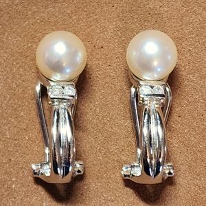 14 karat white gold pearl and diamond omega clip earring